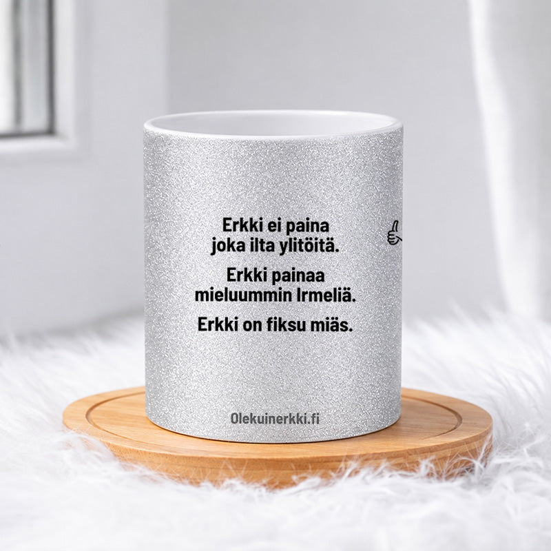 Erkki ei paina joka ilta ylitöitä 0010 |  Glittermuki 330ml