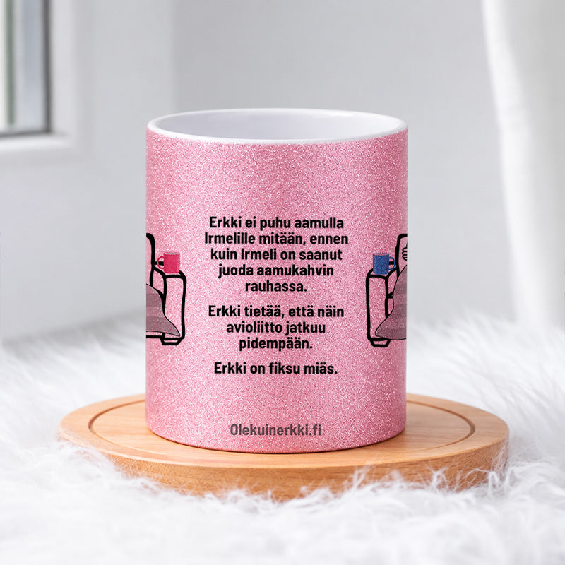 Erkki ja Irmeli aamukahvilla 0007 |  Glittermuki 330ml